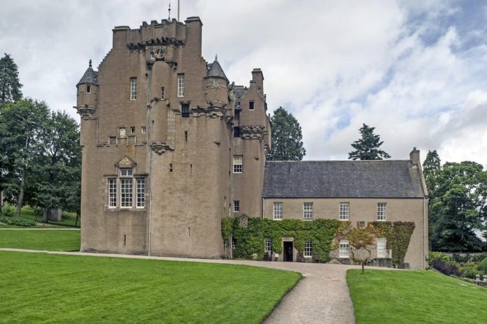 Le Crathes Castle est l'ocasion de venir découvrir un monument moins visité mais pourtant important dans l'histoire de l'Écosse.