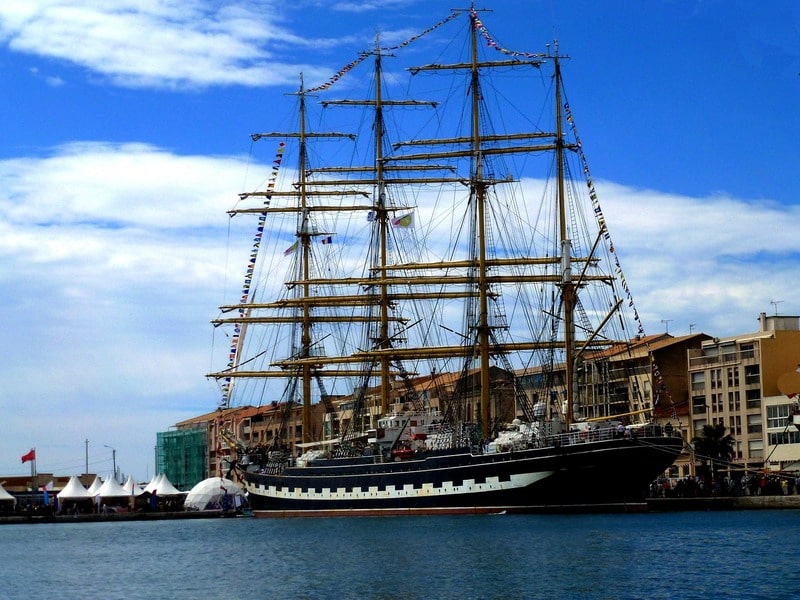 Sète est une pure ville méditerranéenne et visiter son musée de la mer est une occasion pour les touristes.