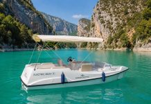 Le pont du Galetas en bateau électrique : découvrir les Gorges du Verdon depuis l’eau Location de bateau électrique au pont du Galetas dans le Verdon.