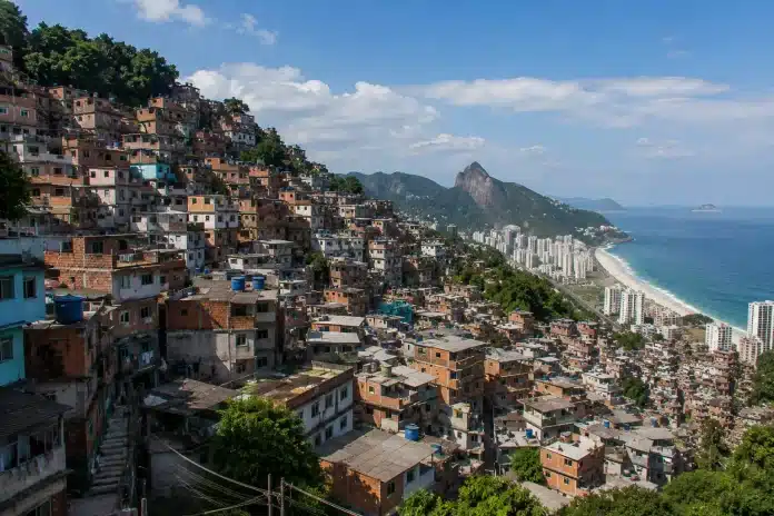 Visite de la Favela de Rocinha à Rio de Janeiro entre mythe et réalité